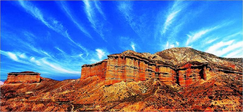 石洞寺森林公园位于皋兰县城东山,景区内群山起伏,北高南低,峰峦叠嶂